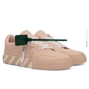 OFF-WHITE
Pink Low Vulcanized Sneakers